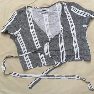 cropped short-sleeved shirt
